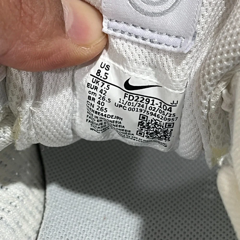 Nike Interact Run Running Shoes Men 8.5 Flyknit Mesh White Wolf Grey FD2291-104